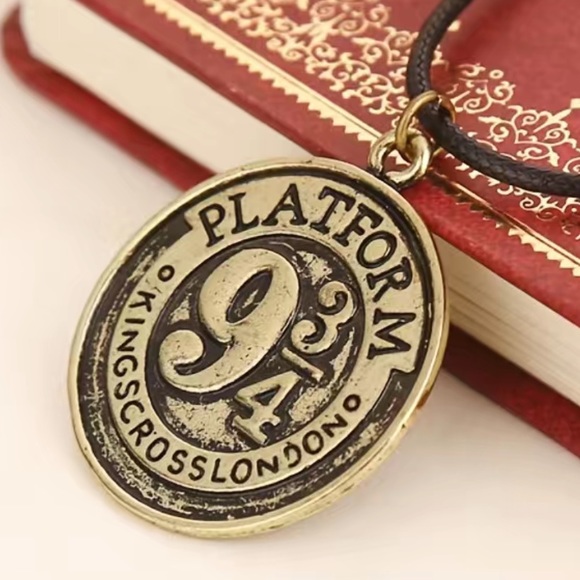 Harry Potter Platform 9 3/4 Necklace - Picture 2 of 5